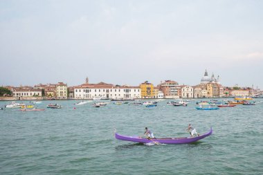 Venedik, İtalya - 21 Temmuz 2019: Venedik, İtalya 'da yıllık Kurtarıcı Ziyafeti tekne yarışı