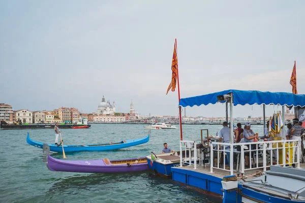 Venedik, İtalya - 21 Temmuz 2019: Venedik, İtalya 'da yıllık Kurtarıcı Ziyafeti tekne yarışı