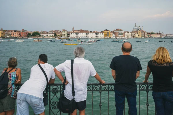 Venecia Italia Julio 2019 Gente Reúne Isla Giudecca Para Ver — Foto de Stock
