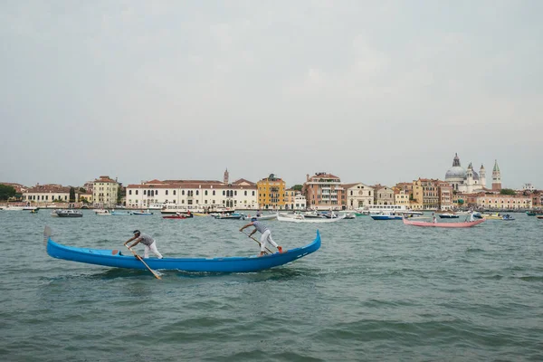 Venedik, İtalya - 21 Temmuz 2019: Venedik, İtalya 'da yıllık Kurtarıcı Ziyafeti tekne yarışı