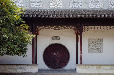 Mütevazı Yöneticinin Bahçesi 'ndeki (Zhuozhengyuan) dairesel ay kapısı, 