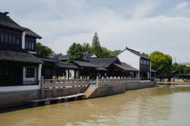 Çin 'in Suzhou kentindeki Hanshan Tapınağı' nda (Hanshansi) geleneksel Çin evleri