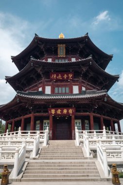 Çin Suzhou 'daki Hanshan Tapınağı' nda (Hanshansi) geleneksel Çin kulesi.