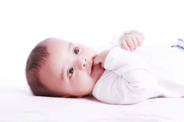 Feliz bebê comendo dedo — Fotografia de Stock