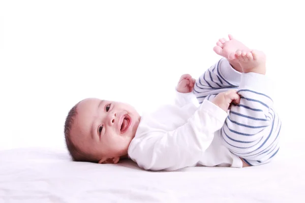 Happy baby skrattar och leker — Stockfoto