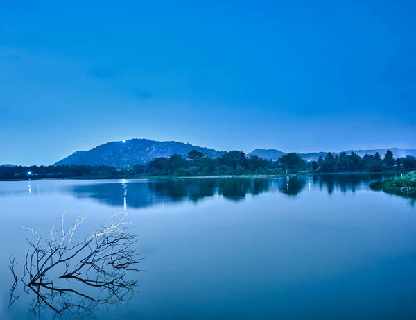 Bela Paisagem Sonho Lago Colina Durante Noite Bangalore Outskirt — Fotografia de Stock