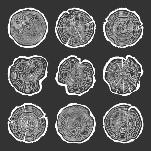 白い丸みを帯びた木の幹は、亀裂、日焼けした松やオークのスライス、木材で切断します。木を切った木を見た。木の輪で木の質感。手描きスケッチ。ベクターイラスト — ストックベクタ