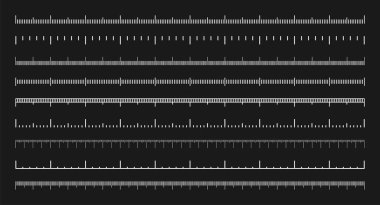 Bölünmüş farklı ölçeklerde. Uzunluğu, yüksekliği santimetre, milimetre ya da inç olarak ölçmek için gerçekçi beyaz bir ölçek. Cetvel, mezura işaretleri, boyut göstergeleri. Vektör illüstrasyonu.
