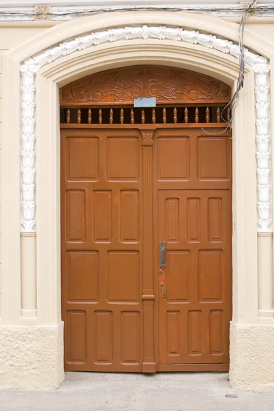 coloinal duvar eski geleneksel kapı
