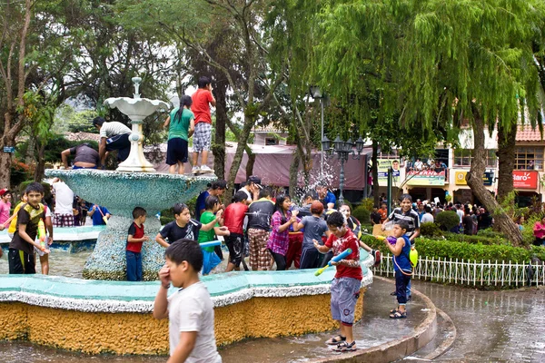 Água e espuma de carnaval em Quito AmarillasLatinas.net — Fotografia de Stock