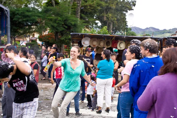 Karnaval su ve köpük vilcabamba Ekvador