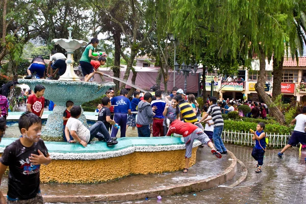 Карнавальная вода и пена в Вилкабамба Эквадор Стоковое Фото