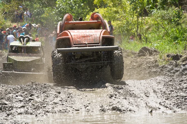 4 x 4 yarış çamur Ekvador üzerinden