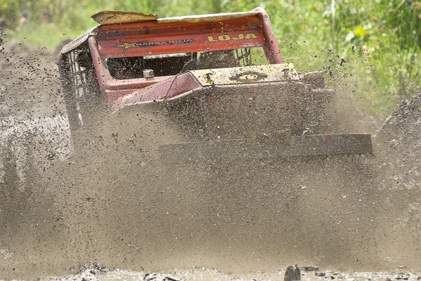 4 x 4 yarış çamur Ekvador üzerinden