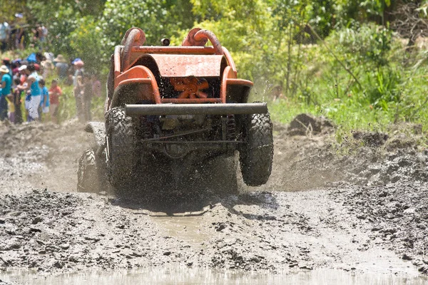 4 x 4 yarış çamur Ekvador üzerinden