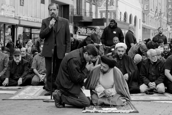 Shiite muslims in the parade of the Ashura festival — Stock Photo, Image