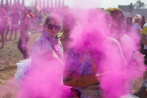 Célébrer Holi Festival des couleurs — Photo