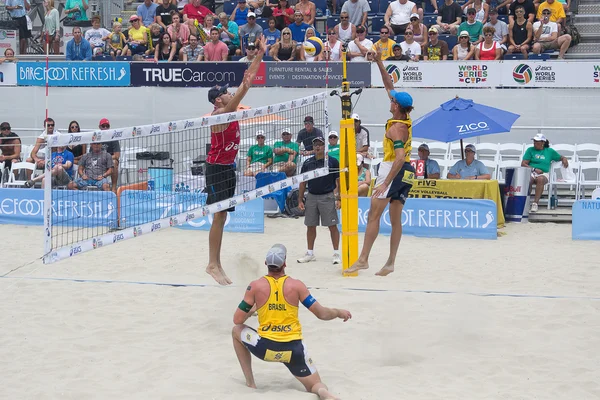 Athletes in the ASICS World Series of Beach Volleyball 2013 — Stock Photo, Image
