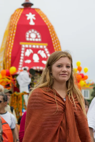 4. August: Frauen tanzen beim 37. jährlichen Wagenfest — Stockfoto