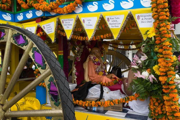 Triumfvagn med bild av srila prabhupada i den 37: e årliga festivalen av vagnar — Stockfoto