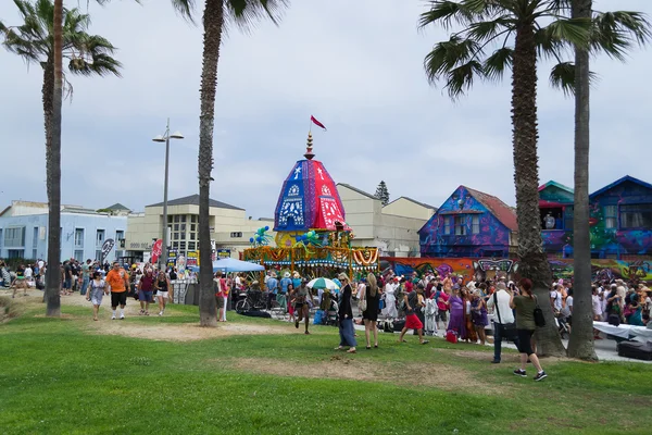 Der Streitwagen, der beim 37. jährlichen Fest der Streitwagen auf der Strandpromenade vorbeizieht — Stockfoto