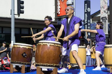 73th yıllık nisei hafta büyük geçit töreni arabada