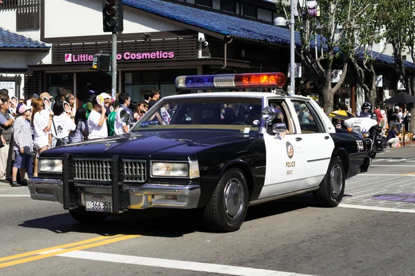 Altes Polizeiauto bei der 73. jährlichen Nisei-Week-Parade — Stockfoto