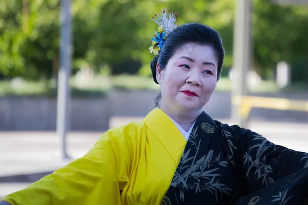 Niet-geïdentificeerde dansers nemen bij de 73th jaarlijkse nisei week g — Stockfoto