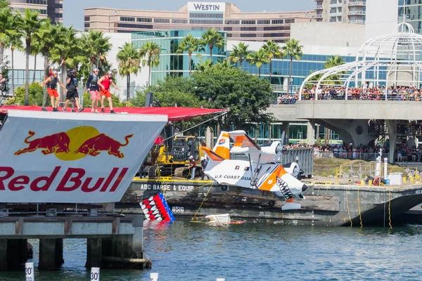 Konkurence provést let na red bull flugtag — Stock fotografie