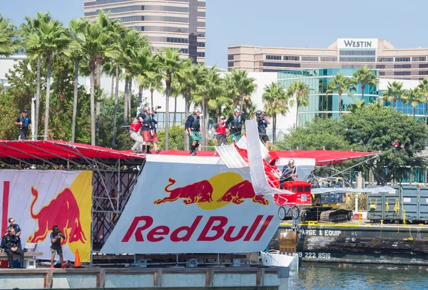 Konkurence provést let na red bull flugtag — Stock fotografie