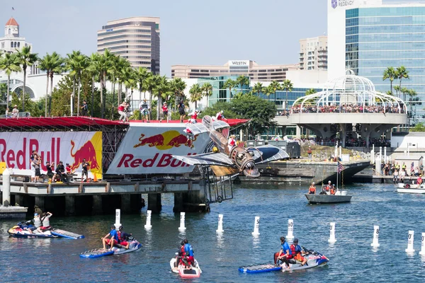 Competitors perform a flight on Red Bull Flugtag — Stock Photo, Image