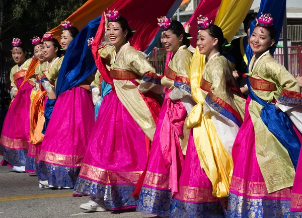 Kore dansçılar 40 la Kore festivaline katılmak — Stok fotoğraf