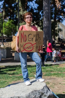 protestocular sokaklarında monsanto corporation karşı yürüdü.