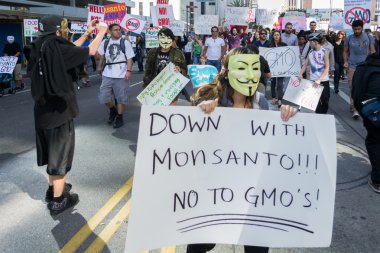 protestocular sokaklarında monsanto corporation karşı yürüdü.