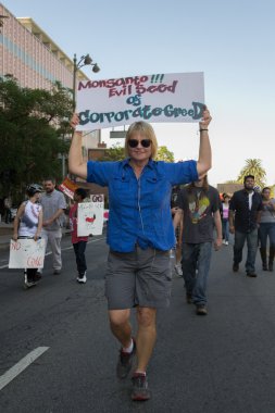 protestocular sokaklarında monsanto corporation karşı yürüdü.