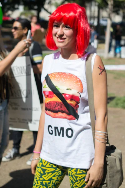 Manifestantes se reuniram nas ruas contra a corporação Monsanto . — Fotografia de Stock