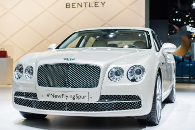 ekranda la auto show Bentley yeni uçan mahmuz araba.