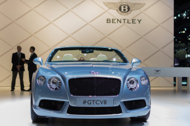 ekranda la auto show Bentley gtcv8 araba.