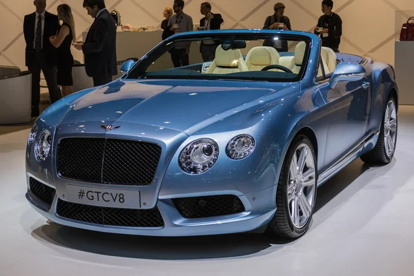 ekranda la auto show Bentley gtcv8 araba.