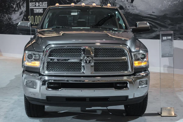 Ram 1500 lastbil på displayen på la auto show. — Stockfoto