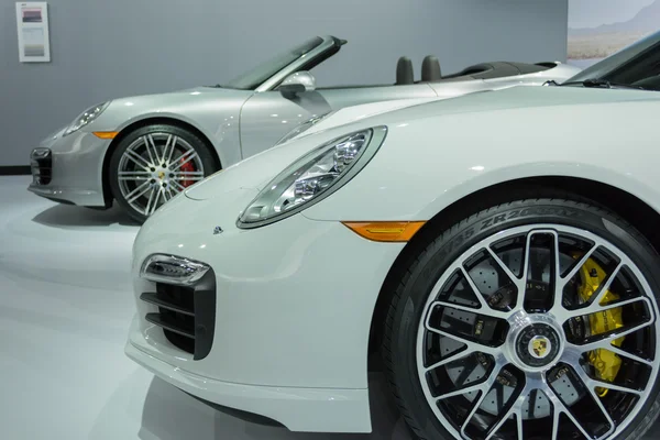 Porsches Auto auf der Automesse zu sehen. — Stockfoto