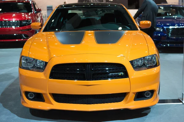 Dodge Charger SRT8 Super Bee carro em exposição no LA Auto Show . — Fotografia de Stock