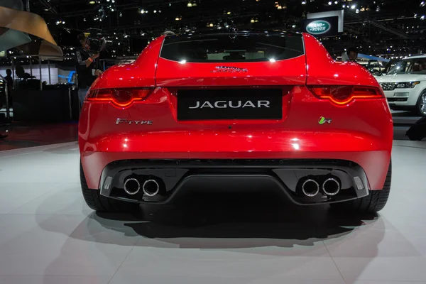 Jaguar f tipi r araba la auto Show'da sergilenen. — Stok fotoğraf