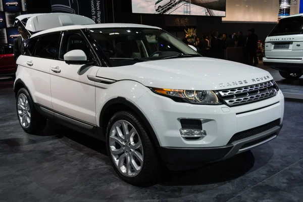 Land rover range rover samochodu na wyświetlaczu na la auto show. — Zdjęcie stockowe