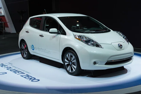 Nissan Yaprak sıfır emisyon araba la auto Show'da sergilenen.