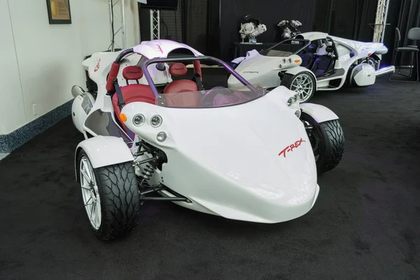 T rex motocykl na wyświetlaczu na la auto show. — Zdjęcie stockowe