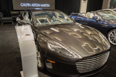 Aston martin rapide arabasında la auto Show'da sergilenen.
