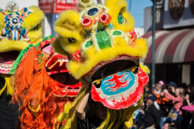 golden dragon parede sırasında Çin aslanı.