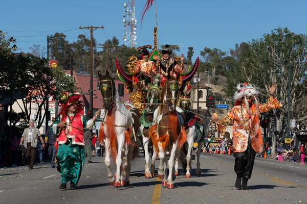 Chevaux de chariot lors de la 115e Parade annuelle du Dragon d'Or, Lunaire Nouveau — Photo