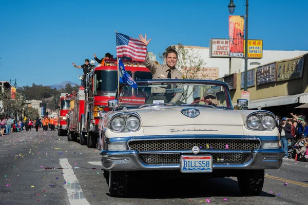 Motorcade en el 115º Desfile Anual del Dragón Dorado — Foto de Stock